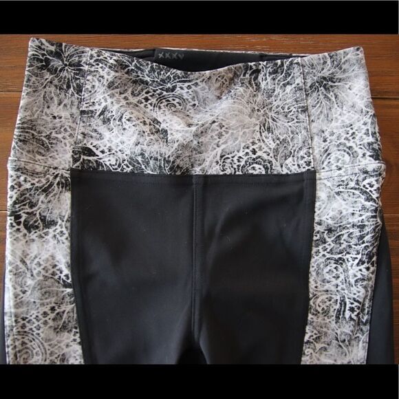 Lululemon Sweat & Repeat Crop 21" Size 4 - Picture 5 of 13